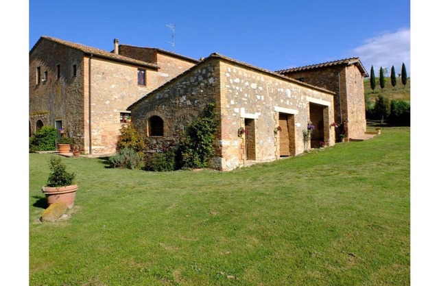 TUSCANY : APPARTMENT IN VILLA WITH SHARED POOL