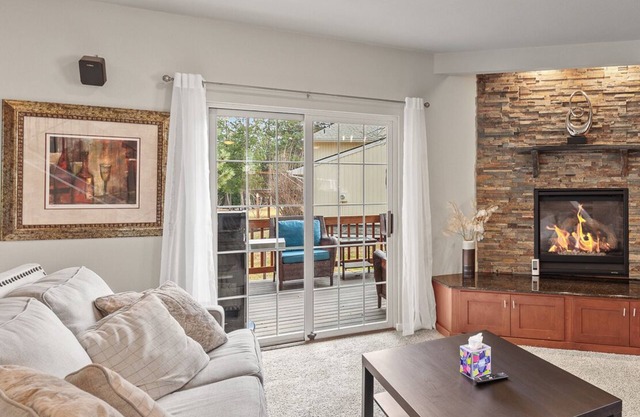Twin Lakes Village 3-Story Townhouse—Golf Views, Wet Bar, Game Room, Pool!