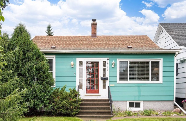 Twin Ports Retreat! Cozy Cottage w/ Prime Location