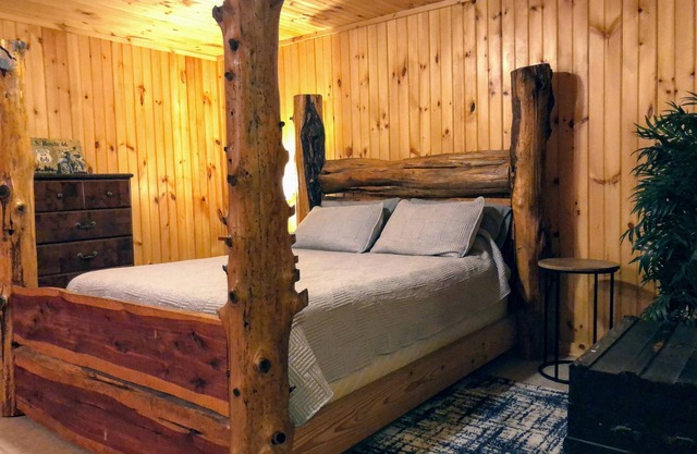 Twisted Vines Cabin -Tiny Home Near Watauga Lake