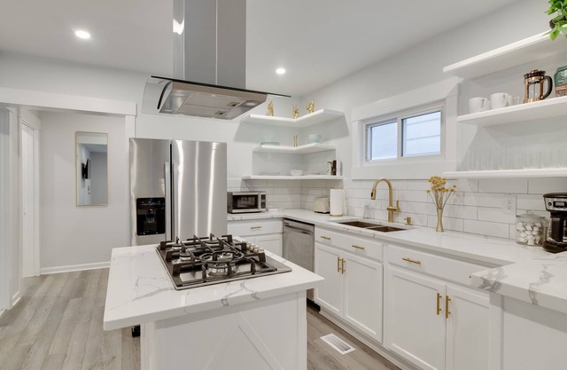 Two Bed with 2 Full Bathrooms, City location the feels like a neighborhood