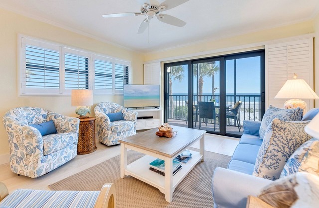 Two-bedroom, 2nd floor corner unit with stunning kitchen. Lots of Amenities.