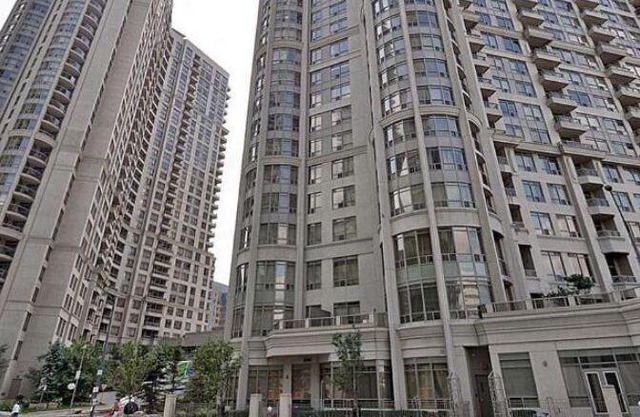 Two bedroom apartment with secure parking, 1 minute walk from Celebration square