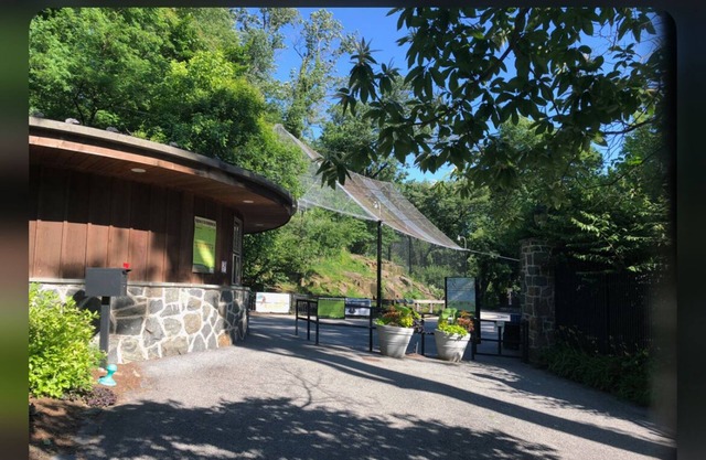 Two bedroom luxury apartment! Amenities included!