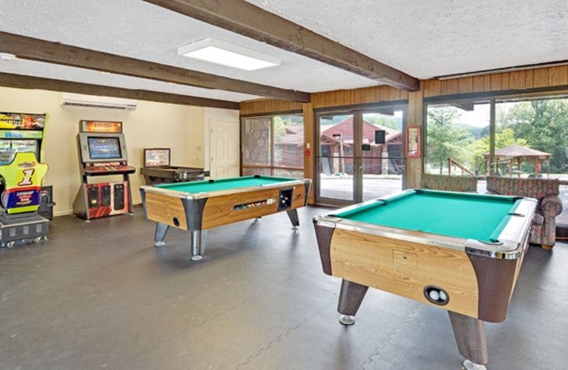 Two Bedroom Luxury Condo, Gatlinburg, TN (1948841)