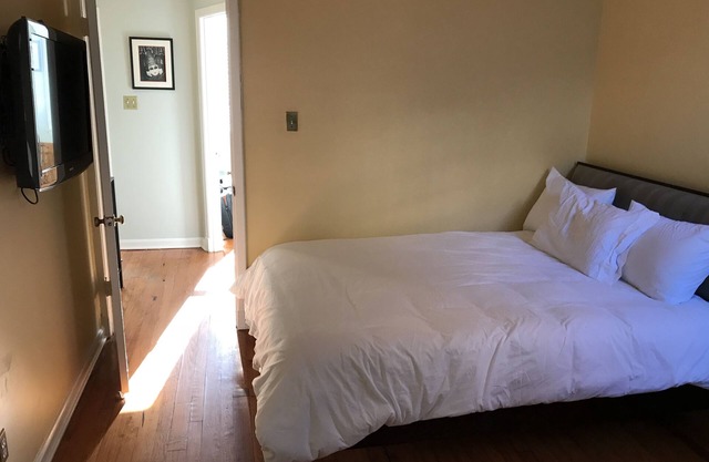Two bedroom row house in Foggy Bottom — perfect for George Washington students