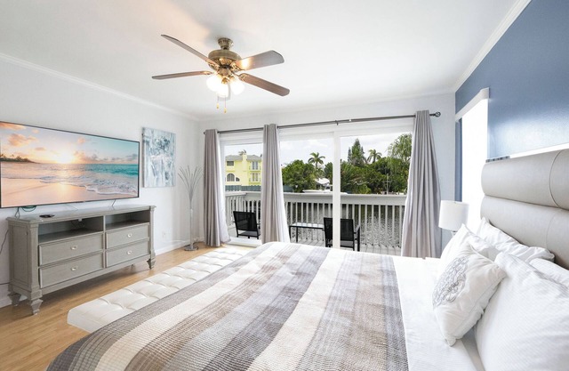 Two Bedrooms townhouse at 1 mile from the beach