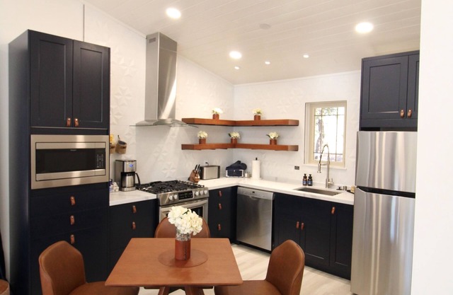 Two Cabins on Same Property, Fire Pit, Free Sledding & S'mores, BBQ, A/C