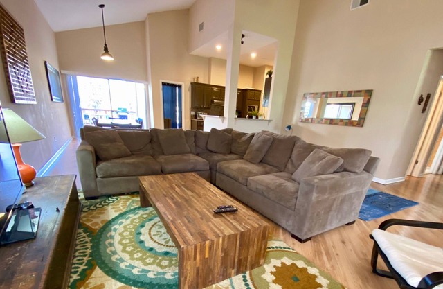 Two House Combo: 8 bed 4 full bath 2 kitchens 4 car garage!