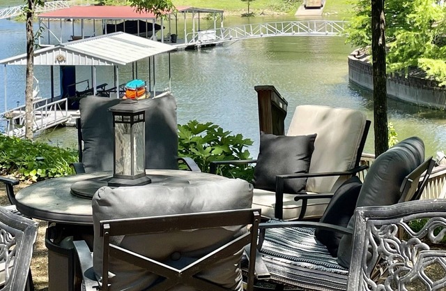 Two Lakefront Homes with Boat Dock, Hot Tub, Wi-Fi, Air-hockey, Kayaks