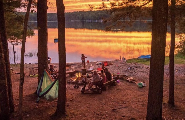 Two Lakes Lodge - Large Cozy Cabin on 2 Lakes with Private Beach and 10 acres!
