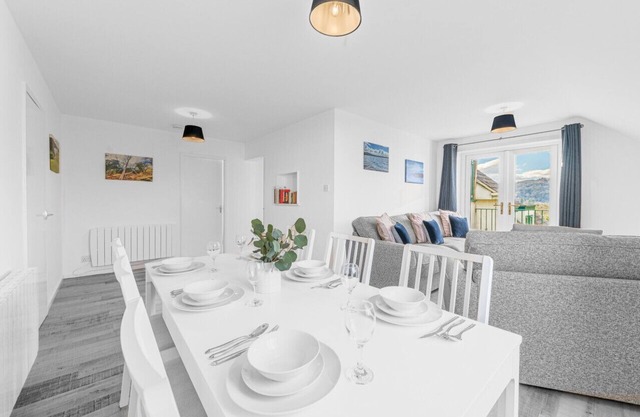 Two minute walk from the World of Beatrix Potter, apartment with parking