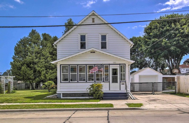Two Rivers Home w/ Yard ~ Half Mile to Beach!