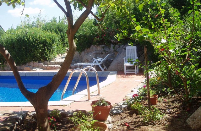 Two-room apartment #6 with pool, 200 m from the sea, Villasimius, Sardinia