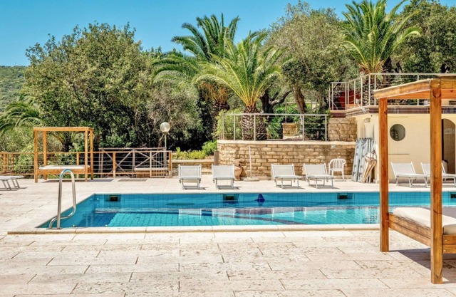 Two-room brick apartment of approximately 35 m2 equipped with air conditioning surrounded by vegetation, composed of a living room with flat-screen television, two single beds and a kitchenette equipped with stove, fridge with freezerA double bedroom, ba