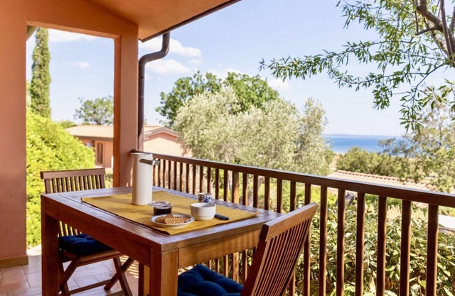 Two-room brick apartment of approximately 35 m2 on the ground floor or first floor with air conditioning surrounded by vegetation, composed of a living room with flat-screen television, two single beds and a kitchenette equipped with stove, fridge with f