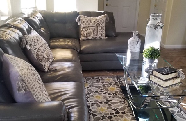 Two story 2500 sq ft house located nearby shopping mall, restaurants and parks