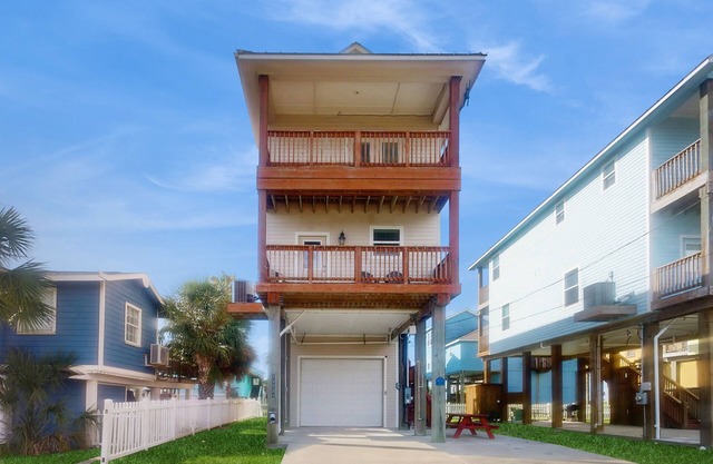 Two-Story Home near the Beach w/Free WiFi, Balconies, Washer/Dryer, Central A/C
