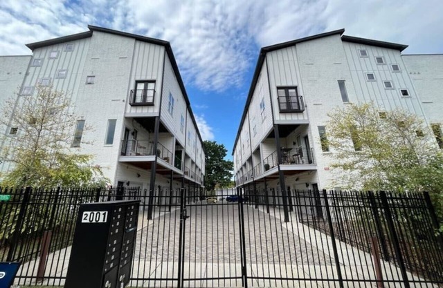 Two Townhomes – Rooftop Patios – Hillsboro Village
