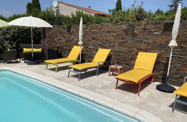 Typical Bouches-du-Rhône villa with pool