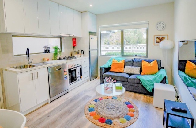 U1 Brunswick Living Ground Patio Close to APT and CBD Free Wifi Tram at Doorstep