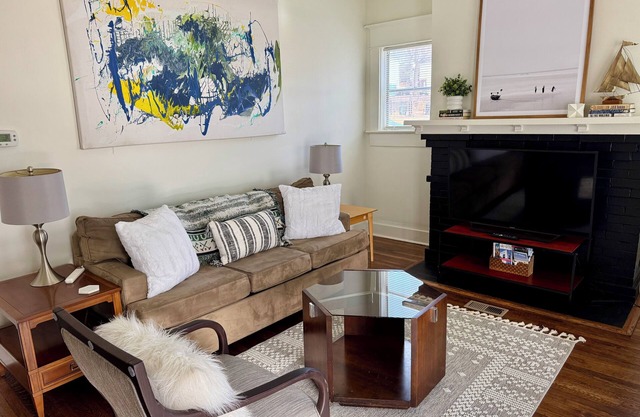 UAB 2bd2bth 5 mins walk to EAT & SHOP