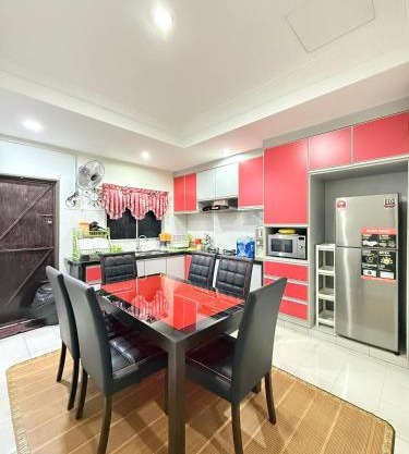 Ulie Empire Homestay