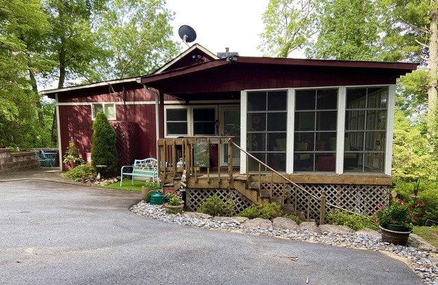 Ultimate Escape - Secluded Mountain Retreat with Hot Tub & Scenic Views
