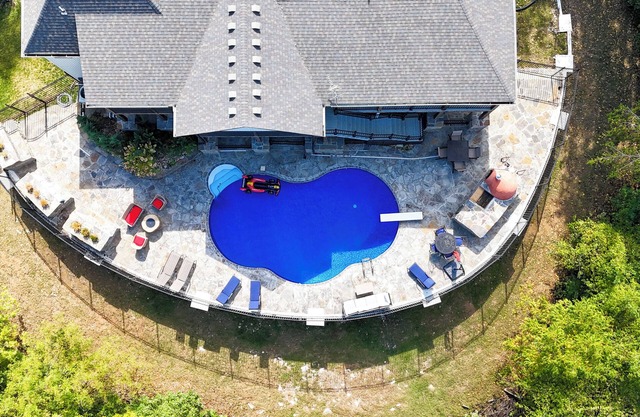 -Ultimate KC BNB-21 Guests-30 night min-Heated POOL-GoldenTee-Poker-KS Speedway-