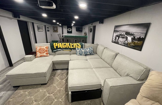 Ultimate NFL Draft Getaway with Speakeasy, Bar & Movie Room!