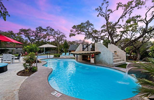 Ultimate Stay! Heated Pool, Pickleball, Basketball & More!