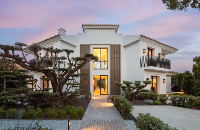 Ultra Luxury New 5 Bed Resort 100 Meters Beach