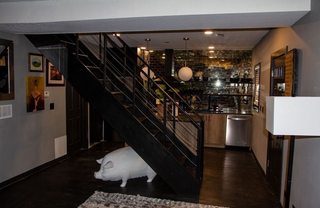 Ultra Modern Wicker Park Pad w/HUGE Outdoor Space