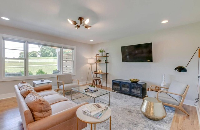 Ultra Relaxing & Fun - Historic Franklin Bungalow