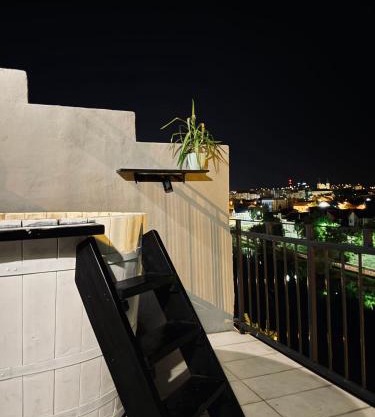 Ultracentral Rooftop Hottube - MOFT