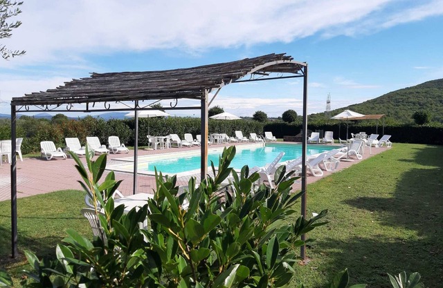 UMBRIA-BEAUTIFUL COUNTRY HOUSE IN THE GREEN HILLS OF ITALY