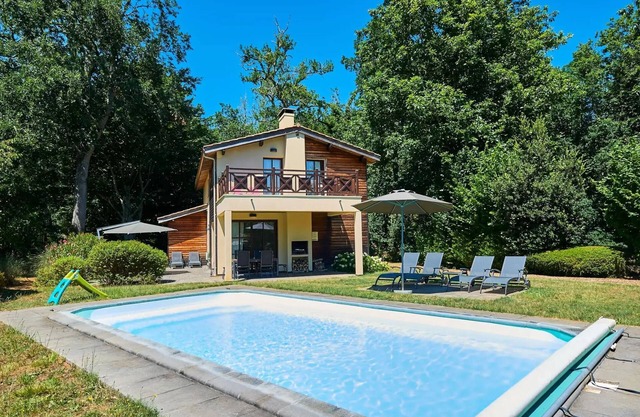 Unabhängige Villa, 3 Bäder, privates Schwimmbad 8 Personen