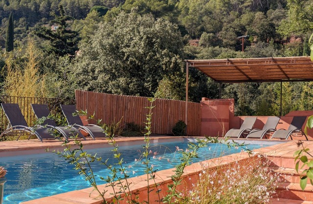 Une Villa Provençale Avec Piscine, Terrasses et Patio à 25 Minutes de la mer