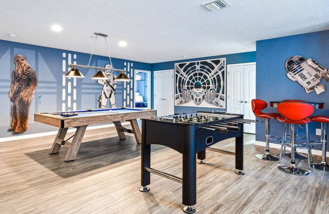 Unforgettable themed 9BR House - Game Room, Pool + Hot Tub Perfect for families!