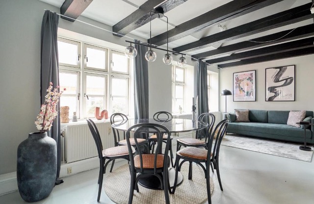 Unique 2 Bedroom Duplex w Exposed Beams in CPH City