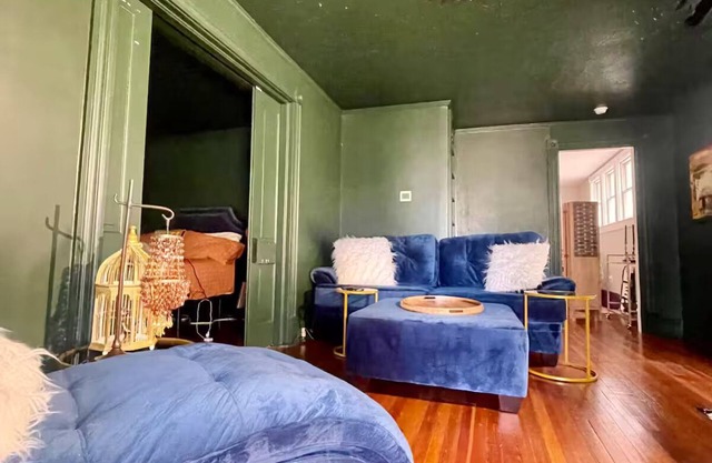 Unique and Spacious Derby, UofL & Expo Flat