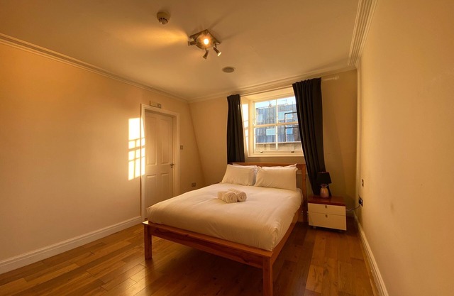 Unique Chelsea lift - 4 bed penthouse - by riverside opposite to Battersea