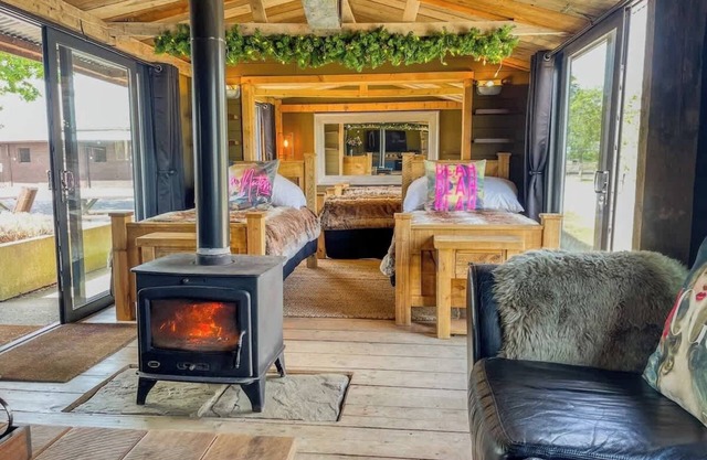Unique Country Cabin, Puppy Lounge and Games Room