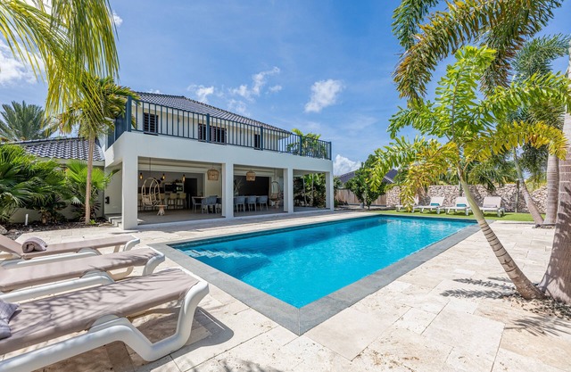 *UNIQUE* Luxury 10-person villa Laman within walking distance of Jan Thiel Beach