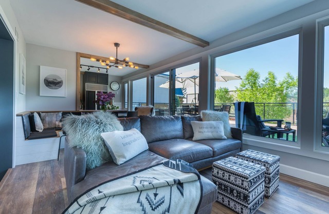 Unique modern newly renovated downtown penthouse apartment