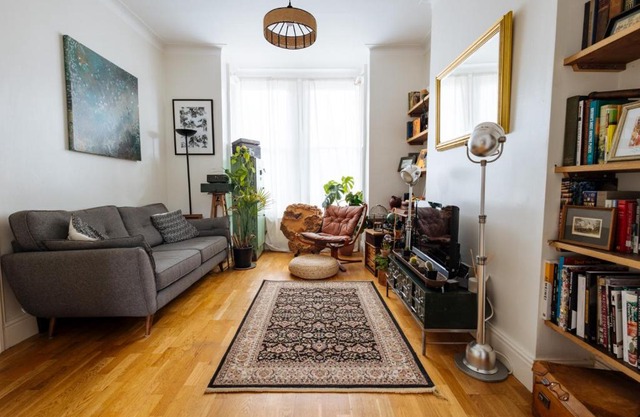 Unique private apartment w/Easy access to Central London