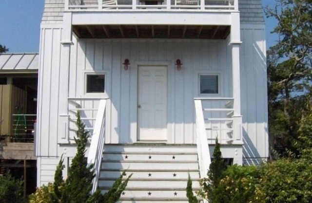 Unique, Romantic, Cozy, Island Cottage on #1 Beach in America