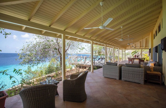 Unique Seaside Apartment, Cas Laman Abou