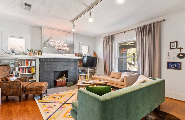 Unique Space In the Heart of Culture District!