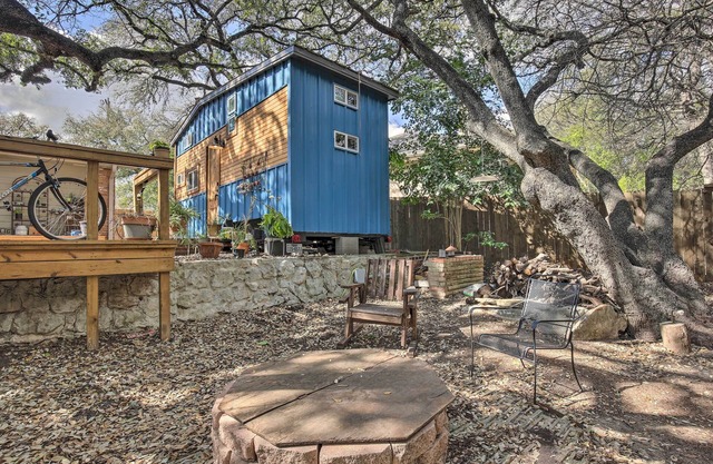Unique Stay: 'Tiny Everest' San Antonio Home!